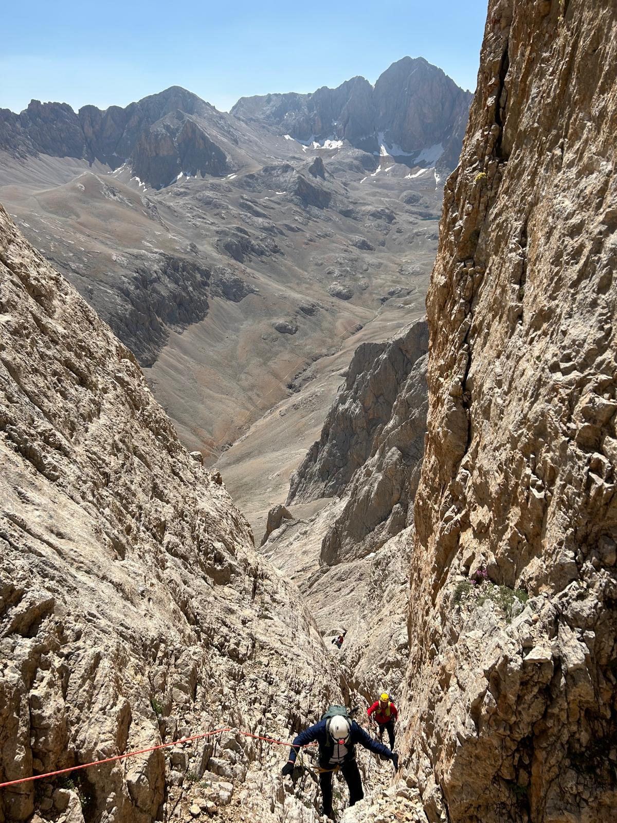 ALADAĞLAR KÜÇÜK DEMİRKAZIK ZİRVE FAALİYETİ etkinliği galerisi - Görsel 5